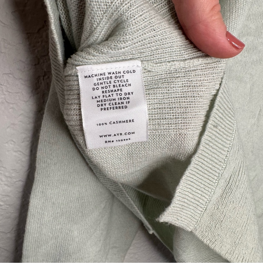 AYR 100% Cashmere V-Neck Sweater Light Sage Green Women’s Size S - Picture 8 of 9
